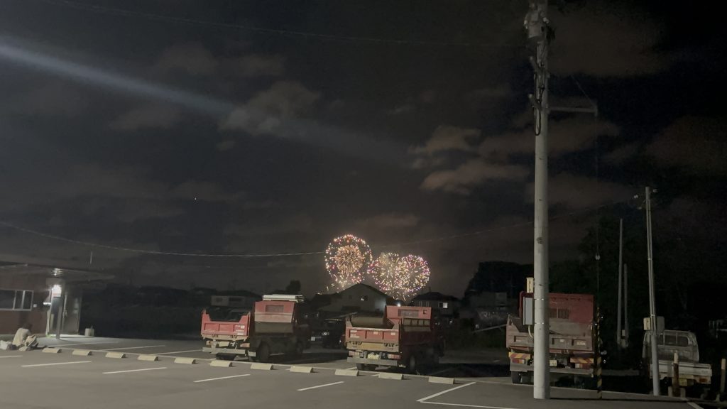 久しぶりに花火を見ました。心が打たれるほどきれいで、本当に感動しました。
